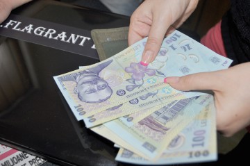 Consilier personal al primarului trimis în judecată pentru luare de mită!
